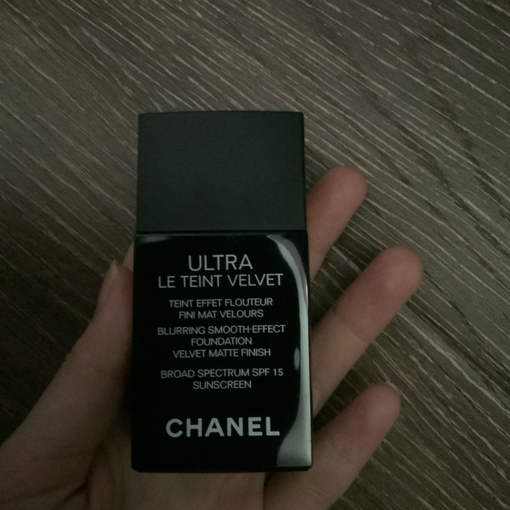 Chanel ultra velvet foundation B10